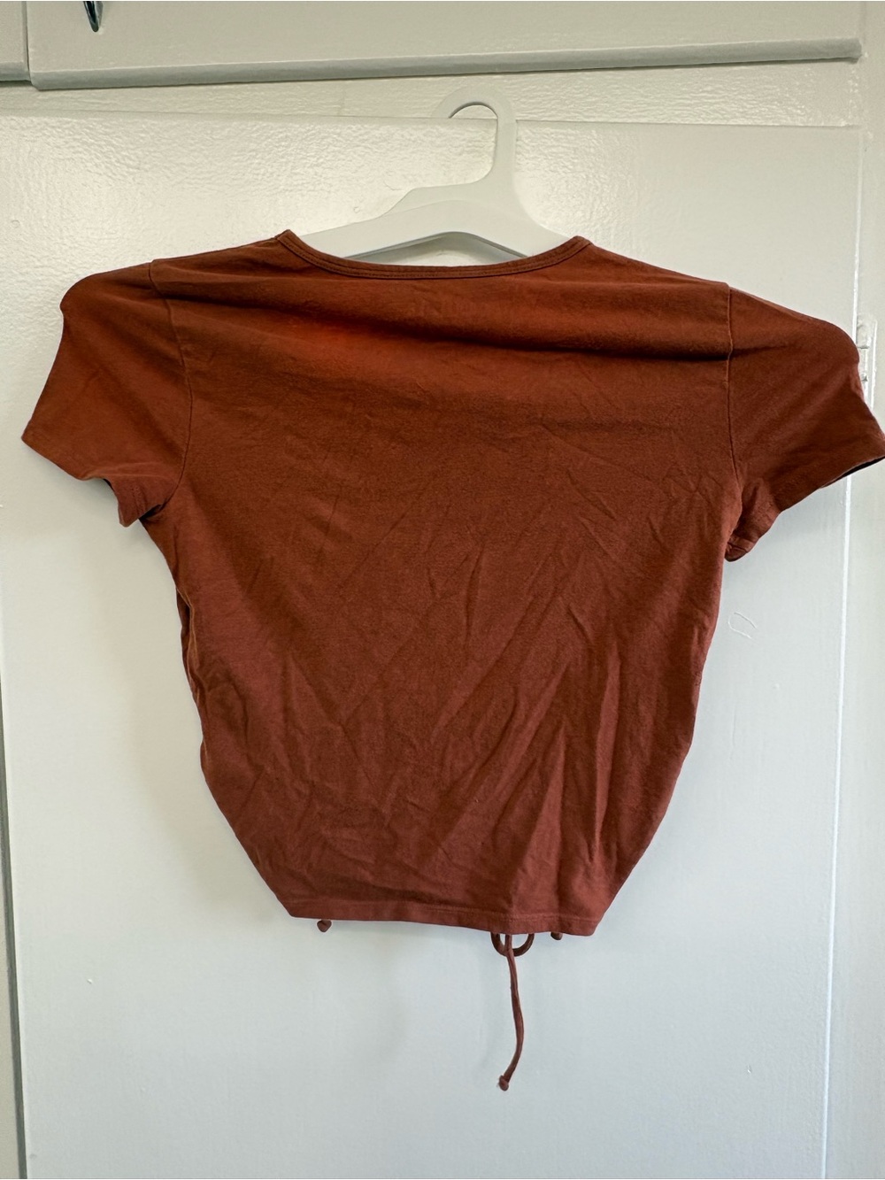 Women's Ruched Drawstring Crop Tee - Rust Brown - Picture 3 of 3